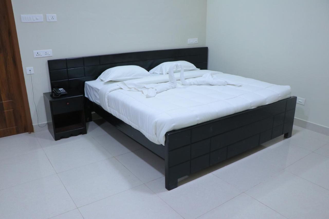 Hotel Tamilnadu -Trichy Tiruchirappalli Экстерьер фото